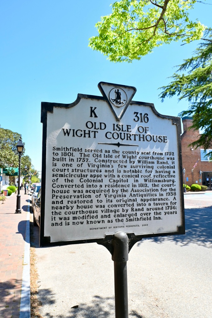historic marker sign for isle of wight courthouse